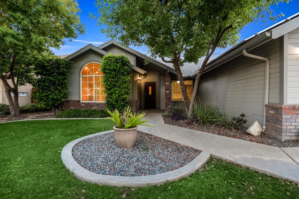 Image 4 of property listing at 504 Lone Oak Court, Exeter, CA 93221
