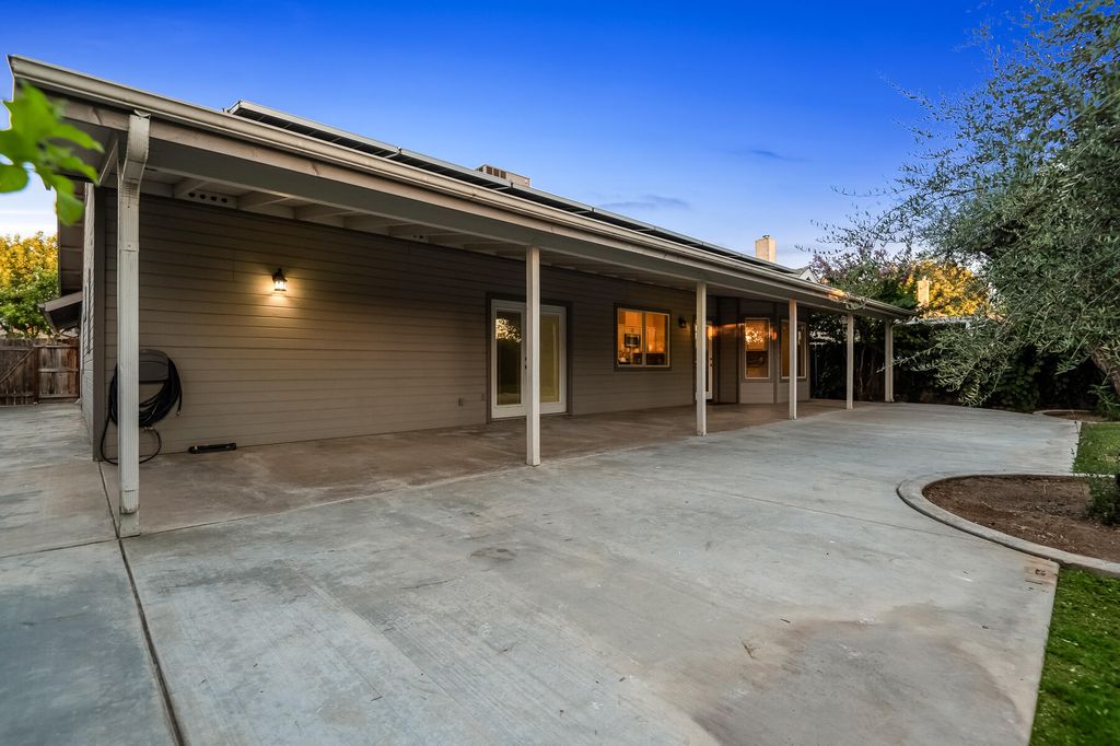 Image 42 of property listing at 504 Lone Oak Court, Exeter, CA 93221