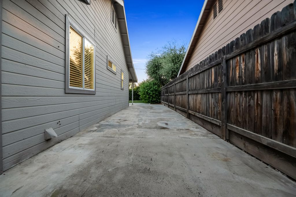 Image 44 of property listing at 504 Lone Oak Court, Exeter, CA 93221