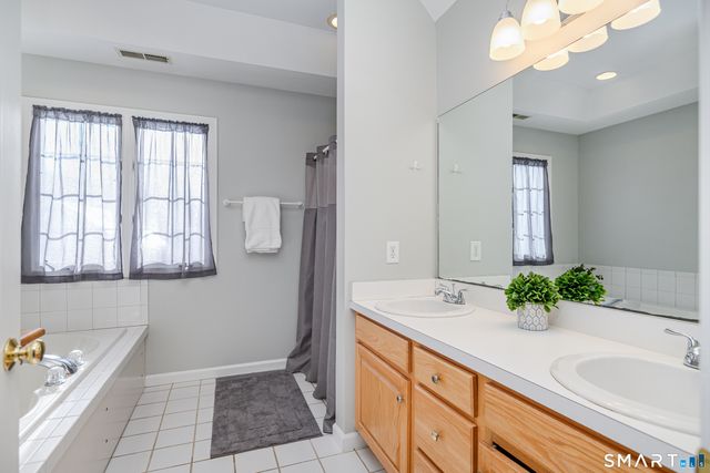 1 Owl Ridge Lane, Newtown, CT 06482