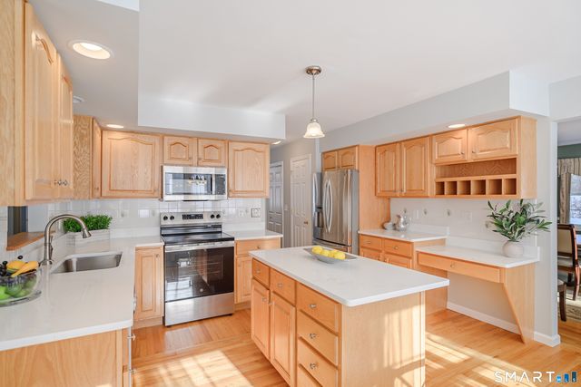 1 Owl Ridge Lane, Newtown, CT 06482