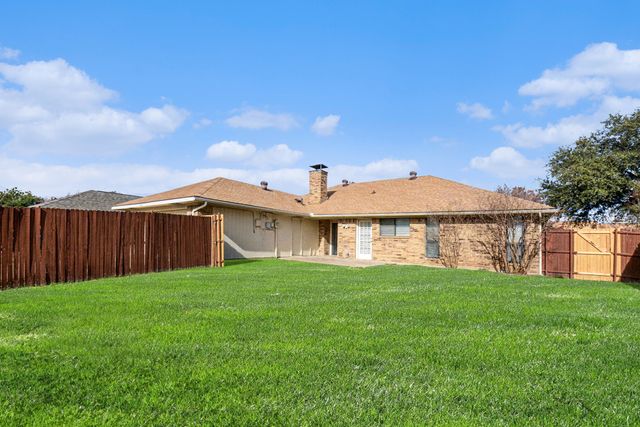 2242 Carmel Drive, Carrollton, TX 75006