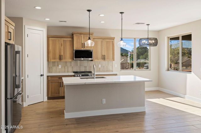 15 CREEK ROCK Circle, Sedona, AZ 86351