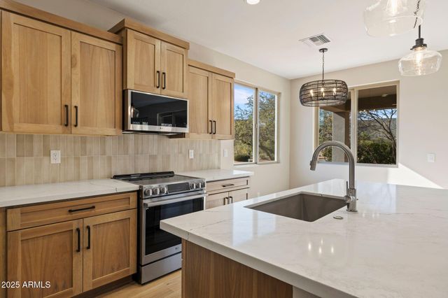 15 CREEK ROCK Circle, Sedona, AZ 86351