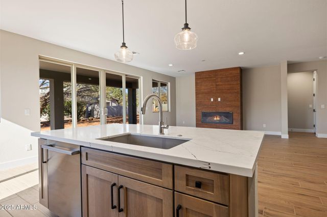 15 CREEK ROCK Circle, Sedona, AZ 86351