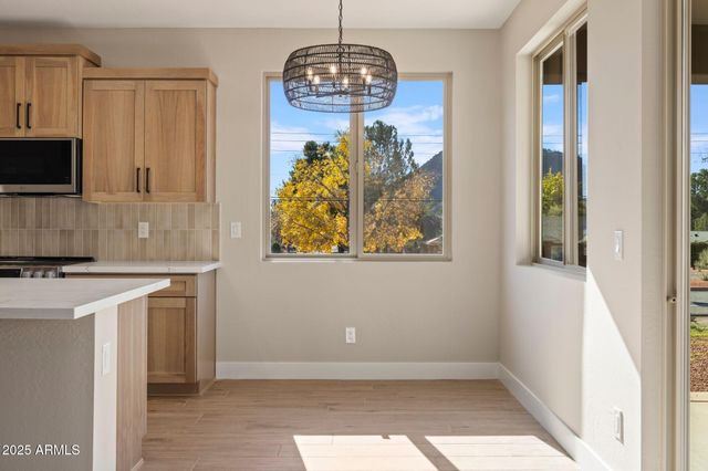 15 CREEK ROCK Circle, Sedona, AZ 86351