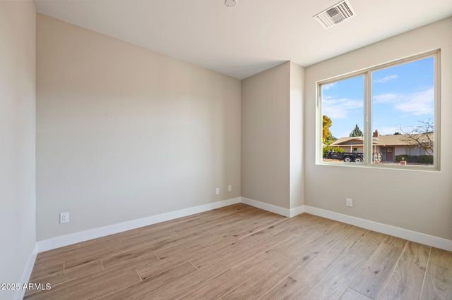 15 CREEK ROCK Circle, Sedona, AZ 86351