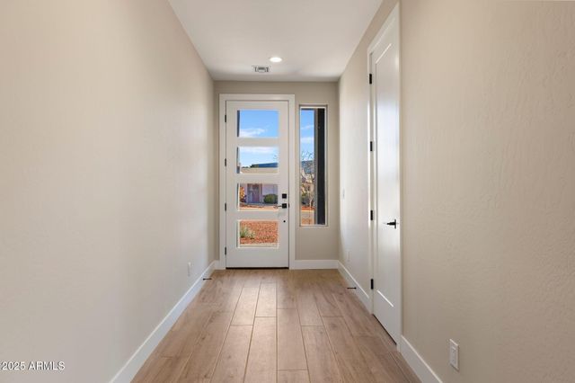 15 CREEK ROCK Circle, Sedona, AZ 86351