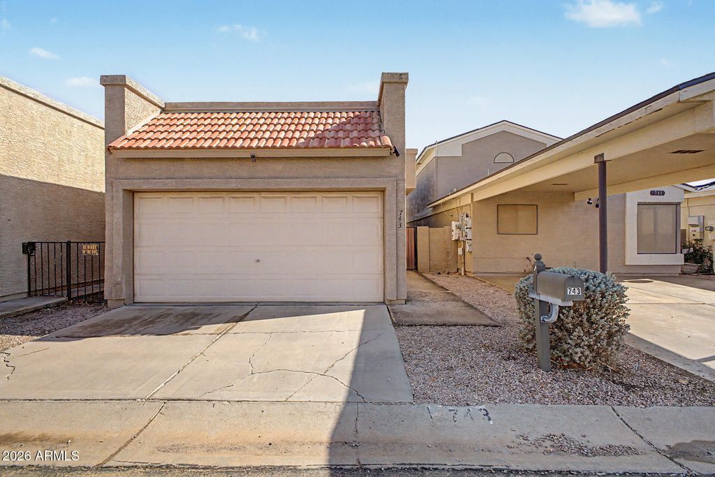 743 E PEPPER Drive, Casa Grande, AZ 85122 — exterior