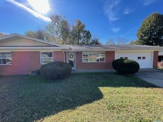 209 Sanders Avenue, Springdale, AR 72764