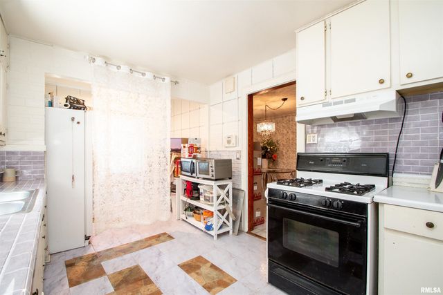 2036 W RICHWOODS Boulevard, Peoria, IL 61604