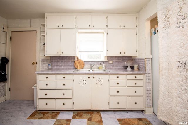 2036 W RICHWOODS Boulevard, Peoria, IL 61604