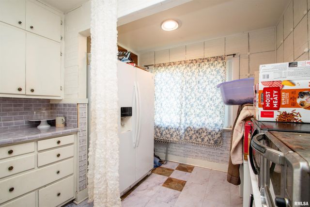 2036 W RICHWOODS Boulevard, Peoria, IL 61604