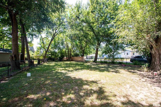 2036 W RICHWOODS Boulevard, Peoria, IL 61604