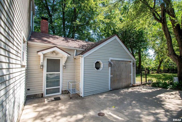 2036 W RICHWOODS Boulevard, Peoria, IL 61604