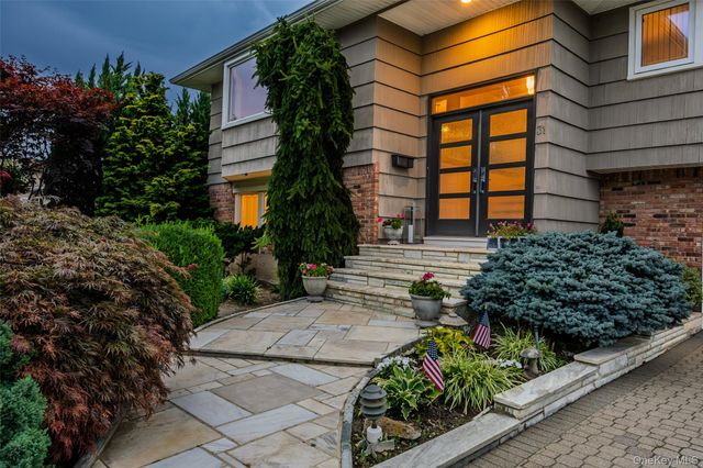 31 Lake Court, Massapequa, NY 11758