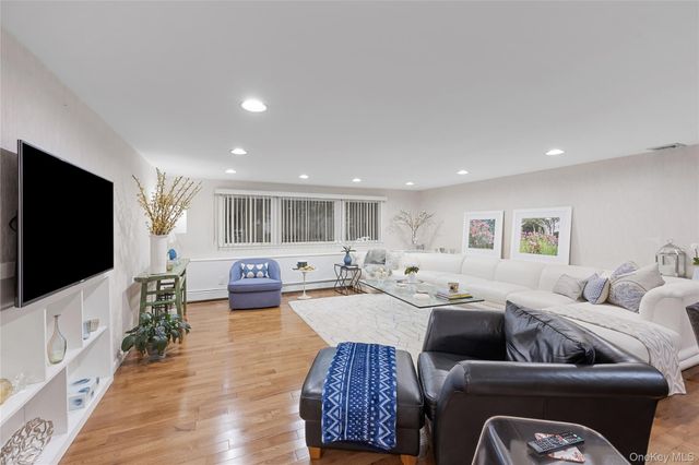 31 Lake Court, Massapequa, NY 11758