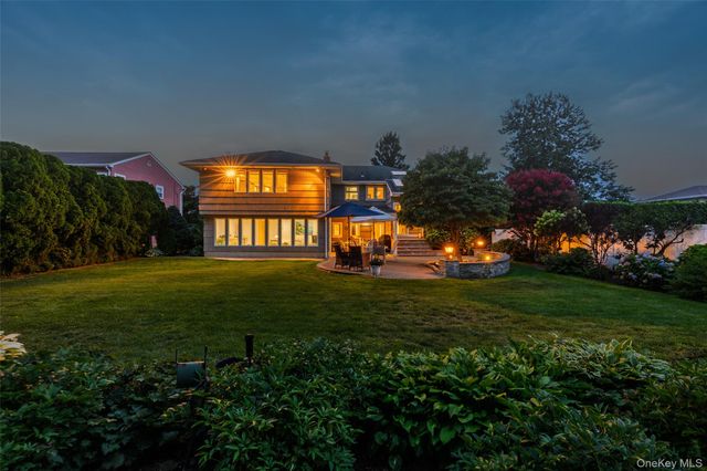 31 Lake Court, Massapequa, NY 11758