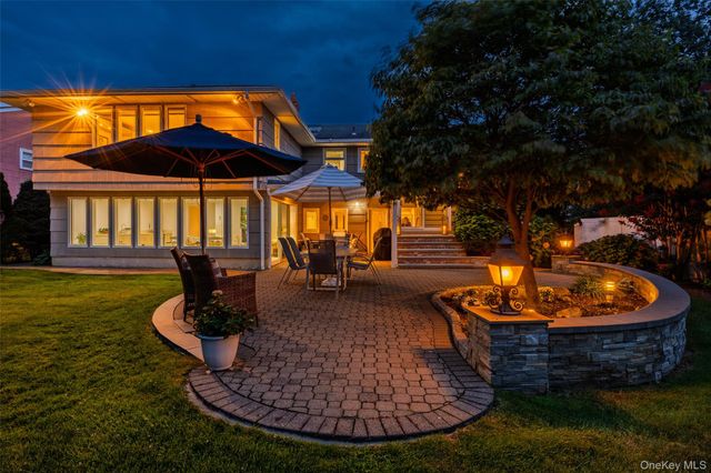 31 Lake Court, Massapequa, NY 11758