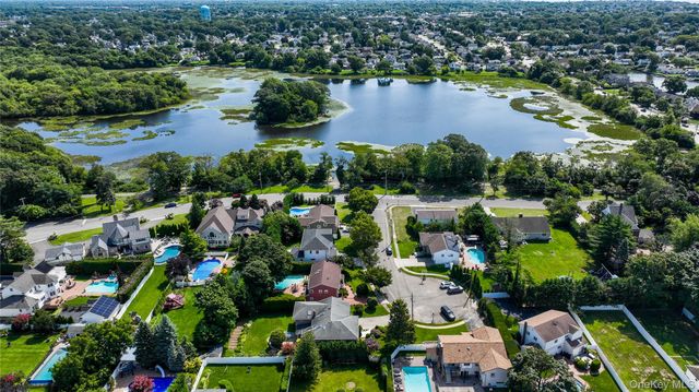 31 Lake Court, Massapequa, NY 11758