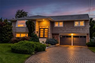 31 Lake Court, Massapequa, NY 11758