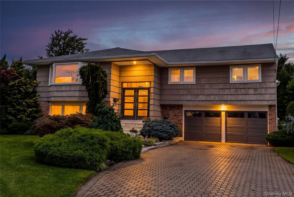 31 Lake Court, Massapequa, NY 11758