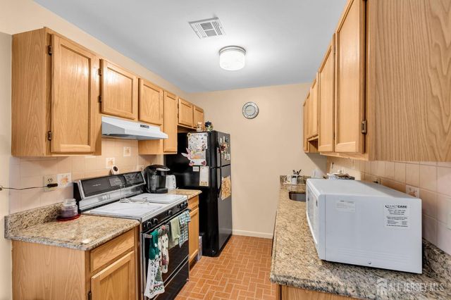 231 Atlantic Street 39, Keyport, NJ 07735