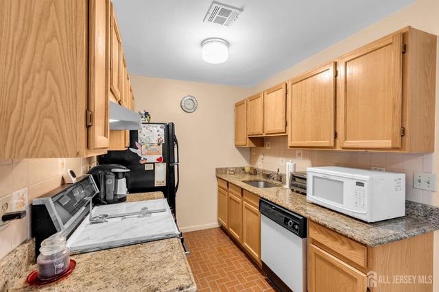 231 Atlantic Street 39, Keyport, NJ 07735