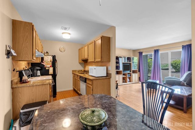 231 Atlantic Street 39, Keyport, NJ 07735