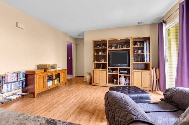 231 Atlantic Street 39, Keyport, NJ 07735