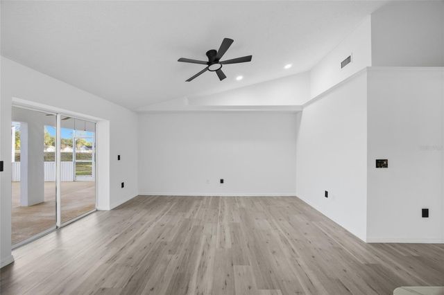 6302 SILVER OAKS DRIVE, Zephyrhills, FL 33542