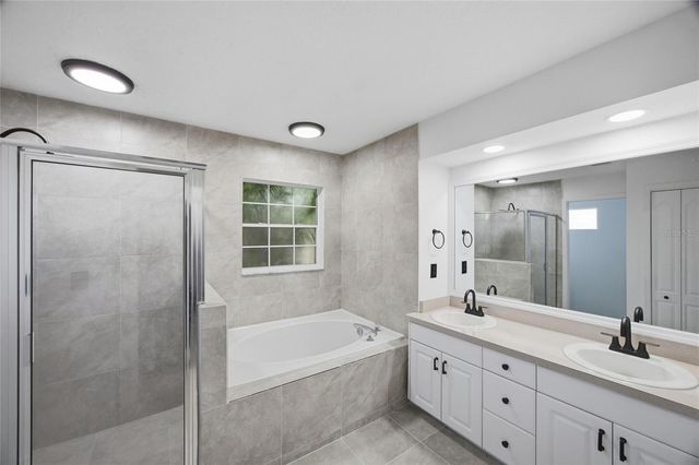 6302 SILVER OAKS DRIVE, Zephyrhills, FL 33542