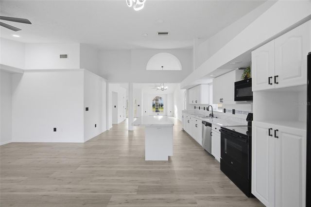 6302 SILVER OAKS DRIVE, Zephyrhills, FL 33542