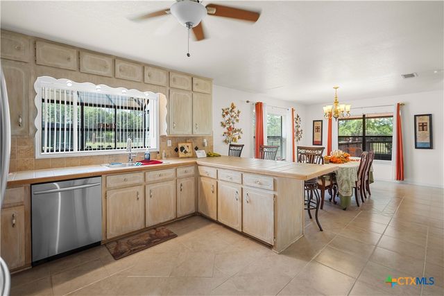532 Whispering Oaks Drive, Copperas Cove, TX 76522