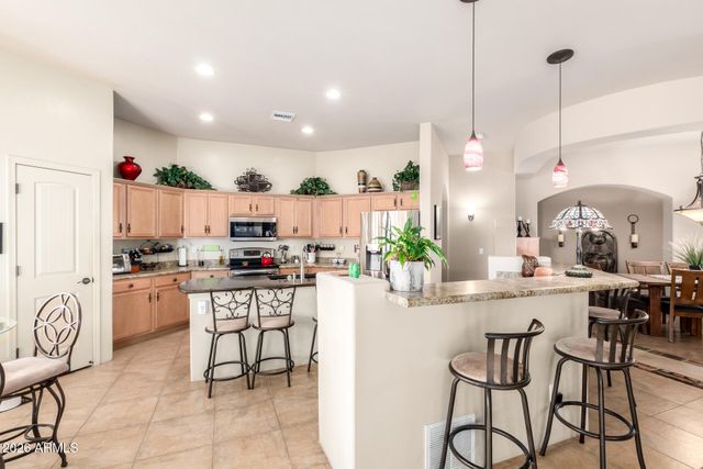 25617 W QUAILS NEST Lane, Wittmann, AZ 85361