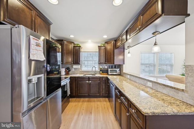 45 NICKELHILL LN, Levittown, PA 19054