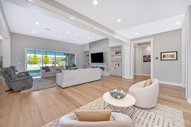806 Fallen Log Ct, Rocklin, CA 95765