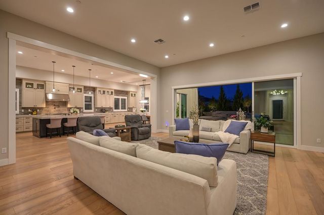 806 Fallen Log Ct, Rocklin, CA 95765
