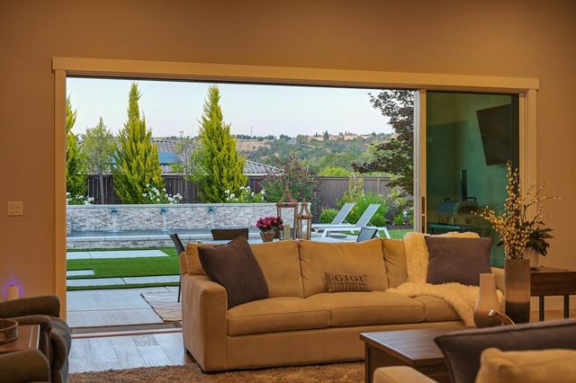 806 Fallen Log Ct, Rocklin, CA 95765
