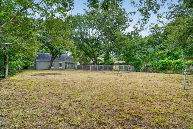 2512 Marigold Avenue, Fort Worth, TX 76111