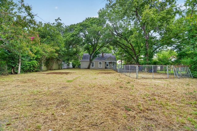 2512 Marigold Avenue, Fort Worth, TX 76111