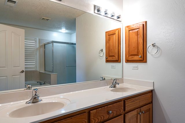 5120 Pyrite Place NW, Albuquerque, NM 87114