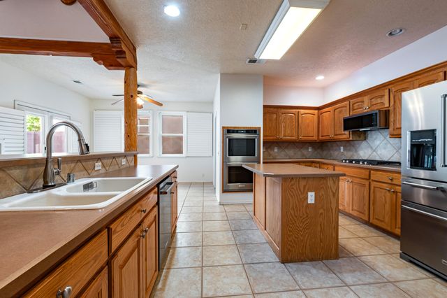5120 Pyrite Place NW, Albuquerque, NM 87114
