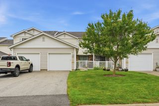 731 Shoreline Circle 731, Schaumburg, IL 60194
