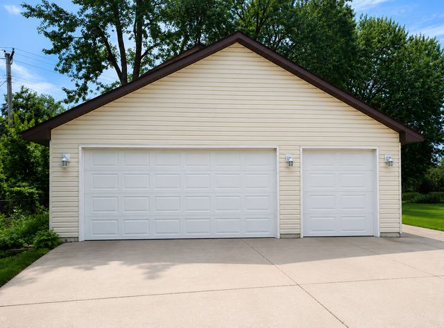 8245 Del Drive N, New Hope, MN 55428