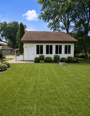 8245 Del Drive N, New Hope, MN 55428