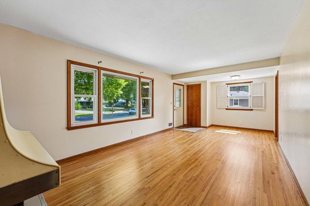 8245 Del Drive N, New Hope, MN 55428