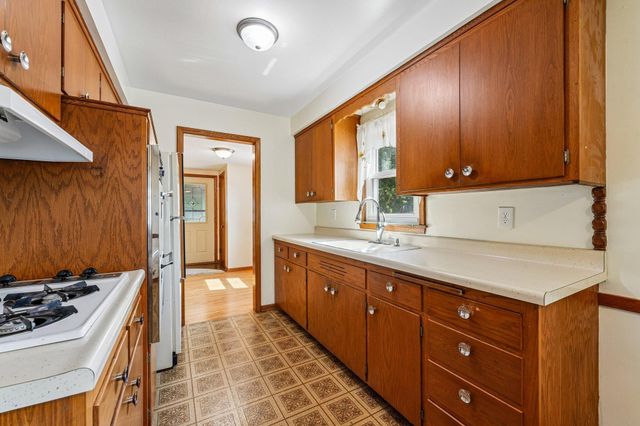 8245 Del Drive N, New Hope, MN 55428