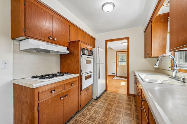 8245 Del Drive N, New Hope, MN 55428