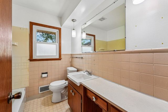 8245 Del Drive N, New Hope, MN 55428